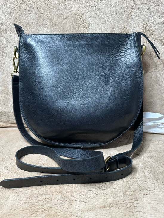 Madewell Handbags - Madewell Black Leather Saddle Crossbody Bag
